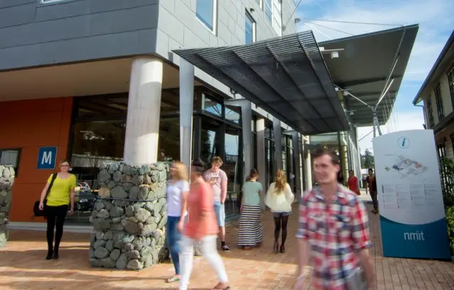 tile - opening hours